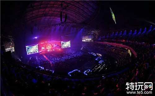 眉头紧锁 眉头紧锁