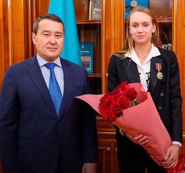 鲁的执教下 鲁的执教下